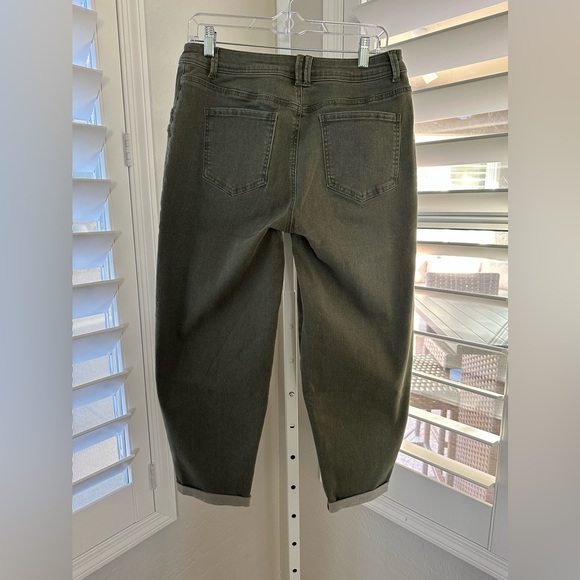 Flamingals Roll Hem  Mid Waist Straight Leg Crop Jeans in Army Green Medium NWT - Picture 11 of 11